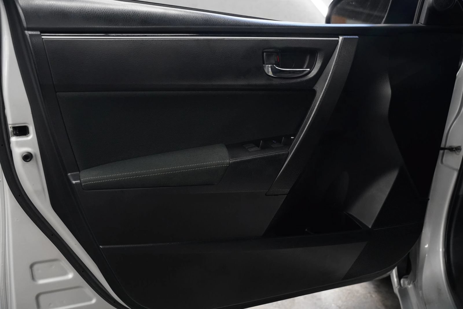 Used 2019 Toyota Corolla LE FWD image 40