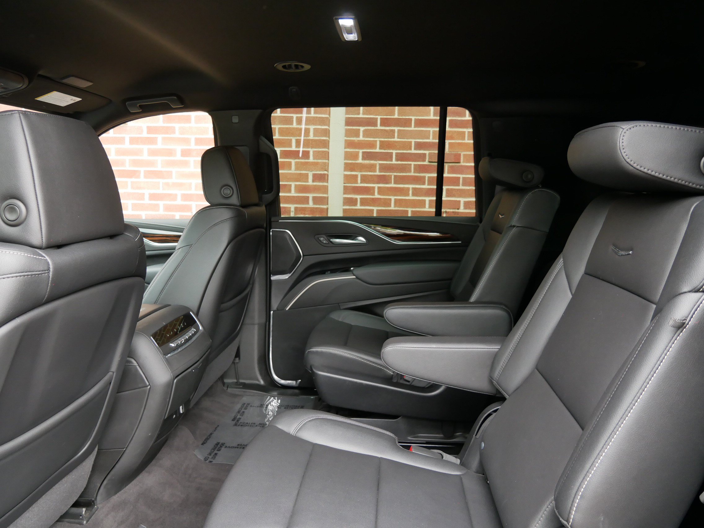 Certified 2024 Cadillac Escalade ESV Luxury AWD/4WD image 10