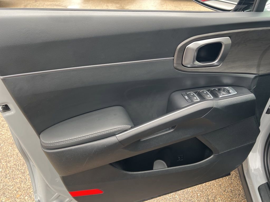 Certified 2025 Kia Sorento X-Line EX image 7