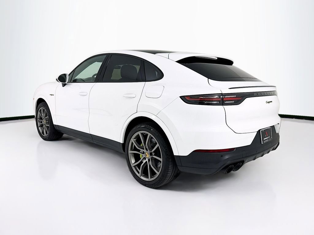 Certified 2023 Porsche Cayenne Platinum Edition w/ Premium Package Plus (PIA) image 3