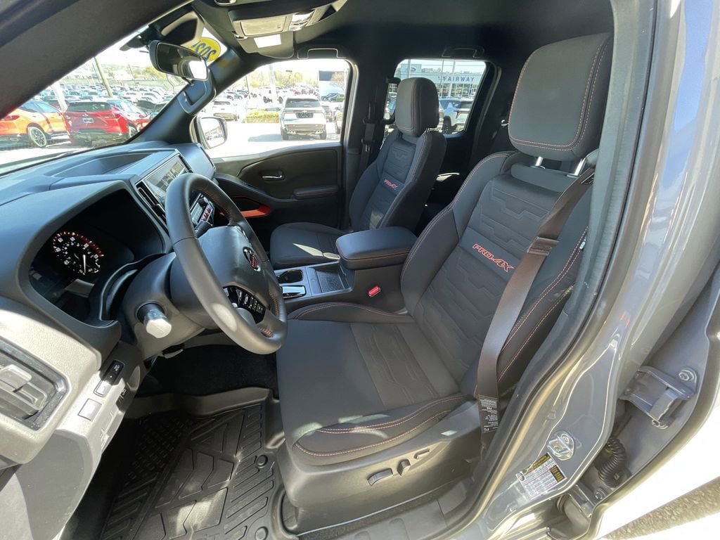 Used 2025 Nissan Frontier PRO-4X w/ Pro Convenience Package image 18