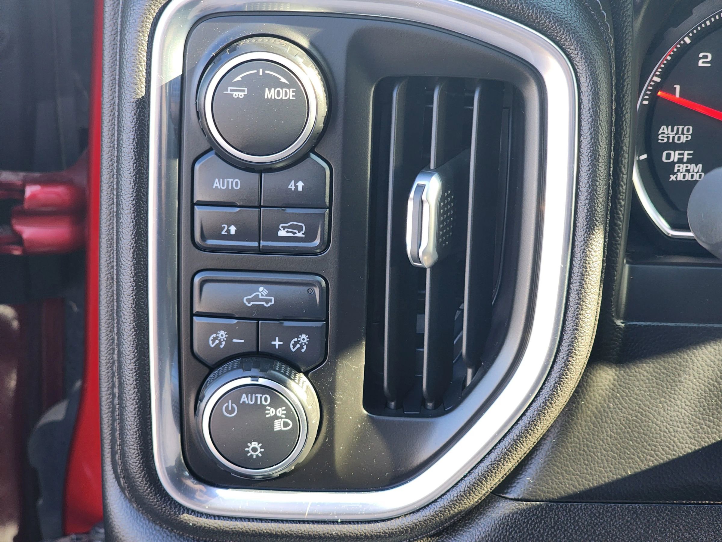Used 2021 Chevrolet Silverado 1500 LT w/ Convenience Package II AWD/4WD image 19