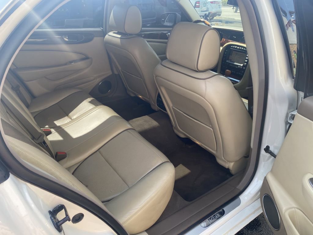 Used 2008 Jaguar XJ8 image 16