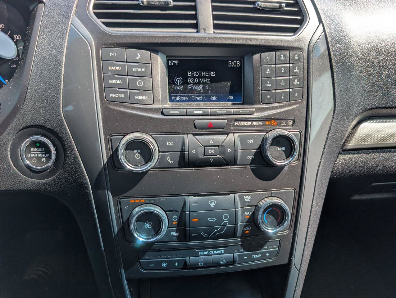 Used 2018 Ford Explorer XLT FWD image 25