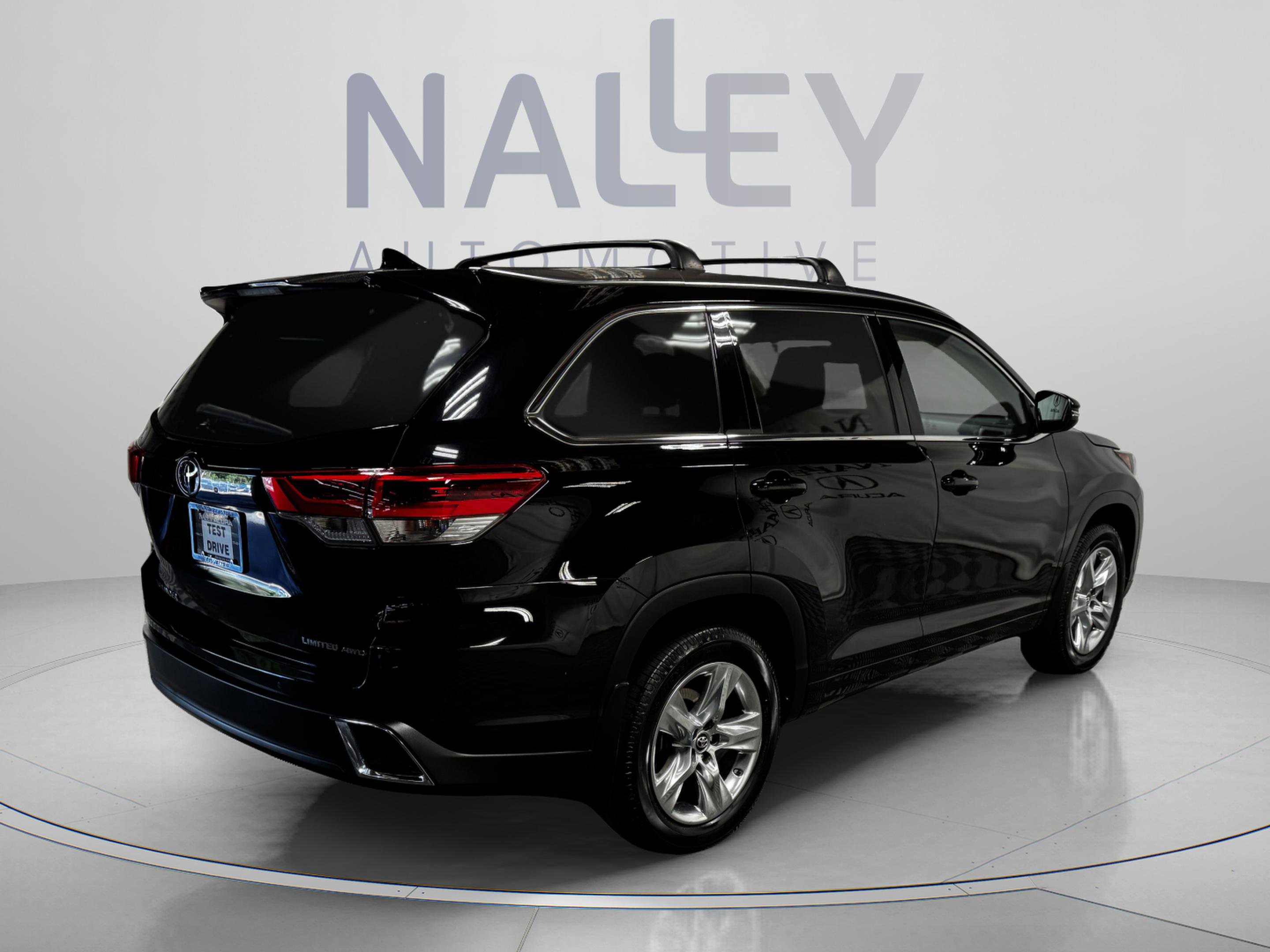 Used 2017 Toyota Highlander Limited AWD/4WD image 5