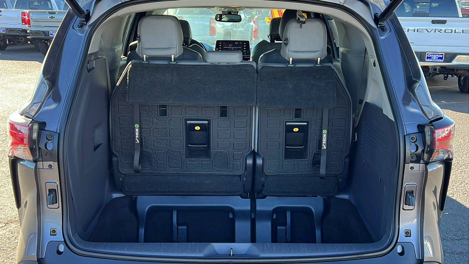 Used 2021 Toyota Sienna XLE image 8