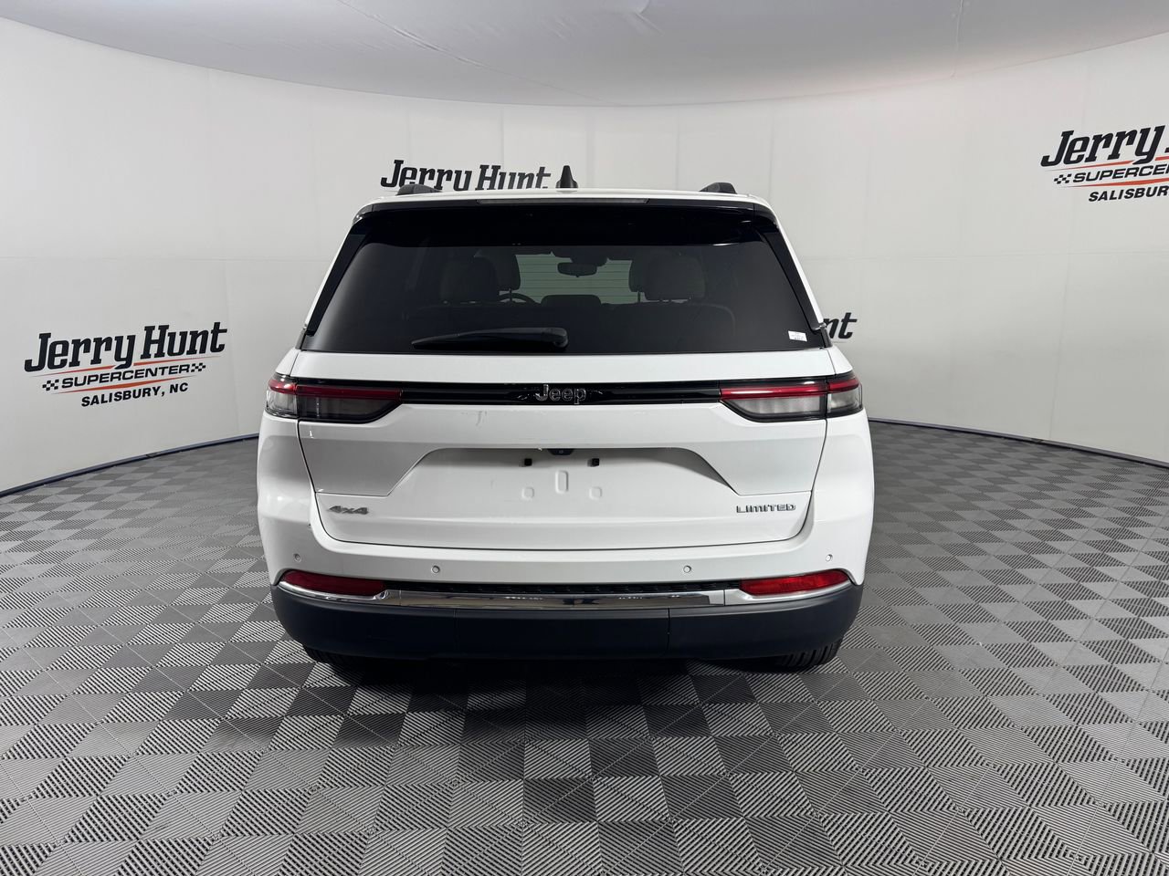 Used 2023 Jeep Grand Cherokee Limited w/ Trailer Tow Prep Group (B) image 9