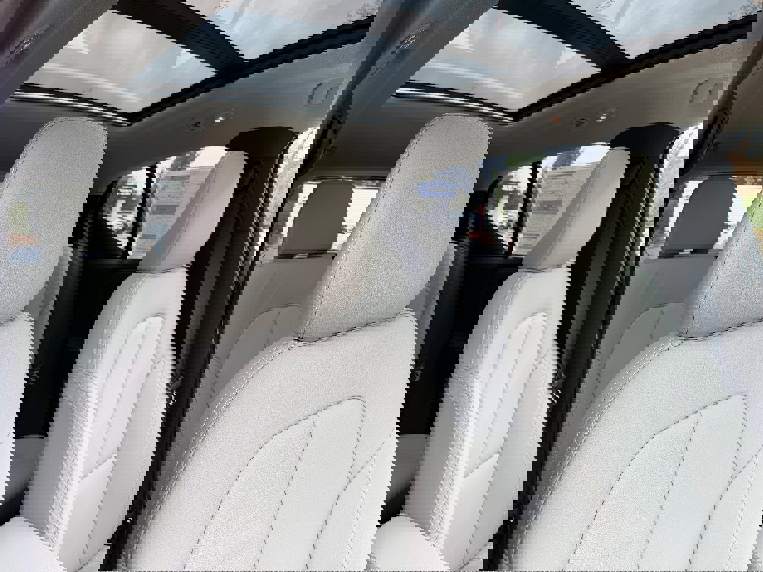 New 2026 Volvo XC40 B5 Plus w/ Protection Package Premier image 9