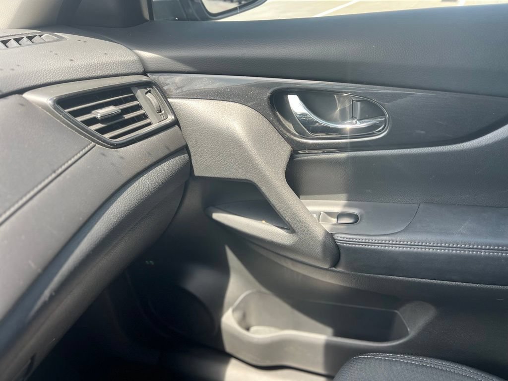 Used 2018 Nissan Rogue S FWD image 15