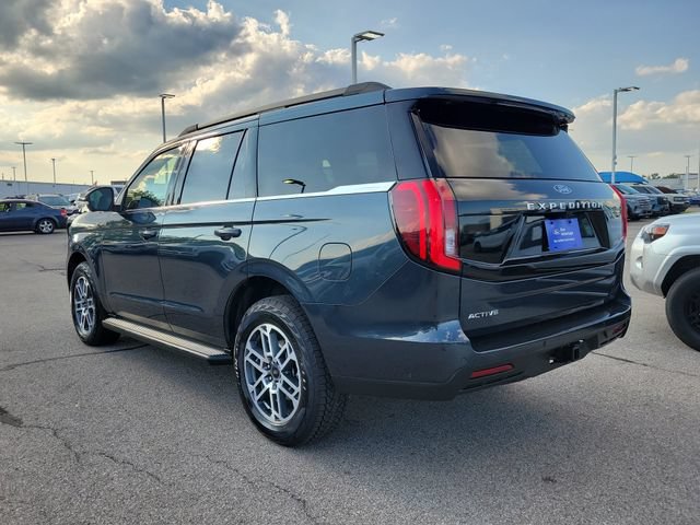 Certified 2025 Ford Expedition Active AWD/4WD image 3