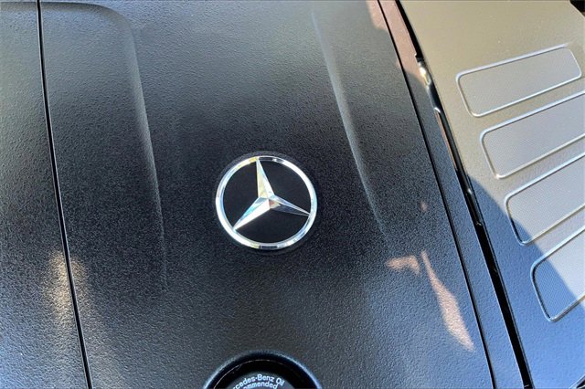 Used 2025 Mercedes-Benz GLC 300 4MATIC image 29
