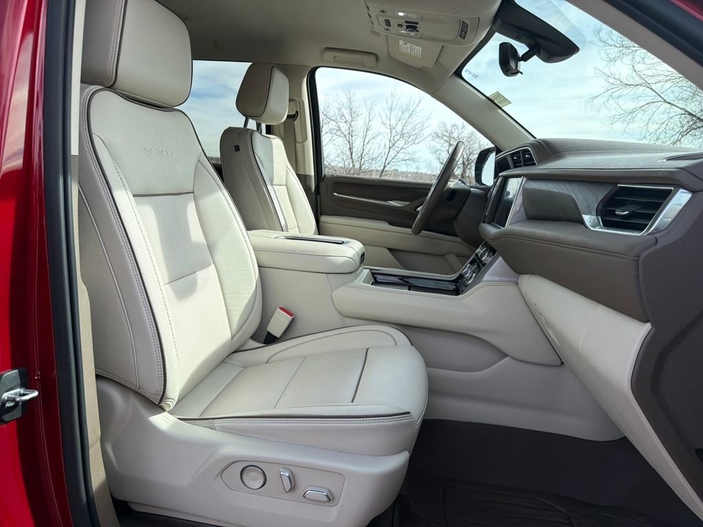 Used 2021 GMC Yukon Denali w/ Advanced Technology Package image 35