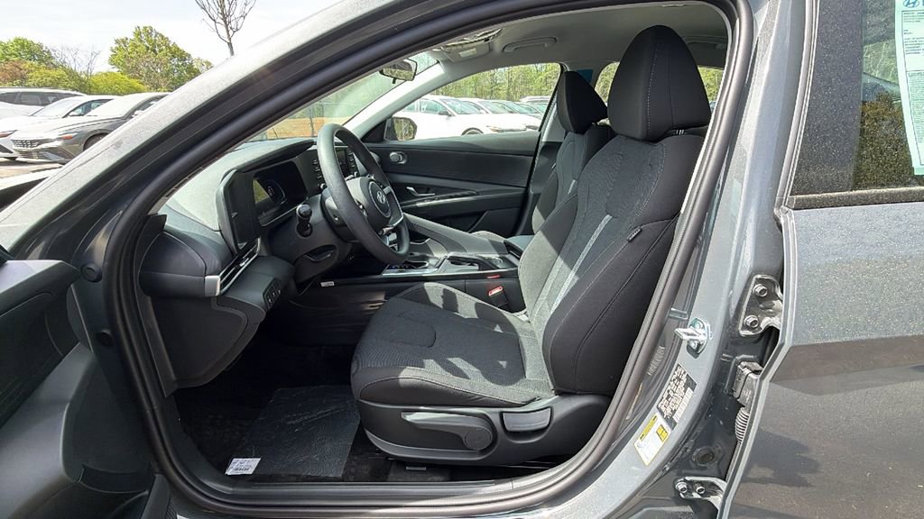 New 2026 Hyundai Elantra SE image 9