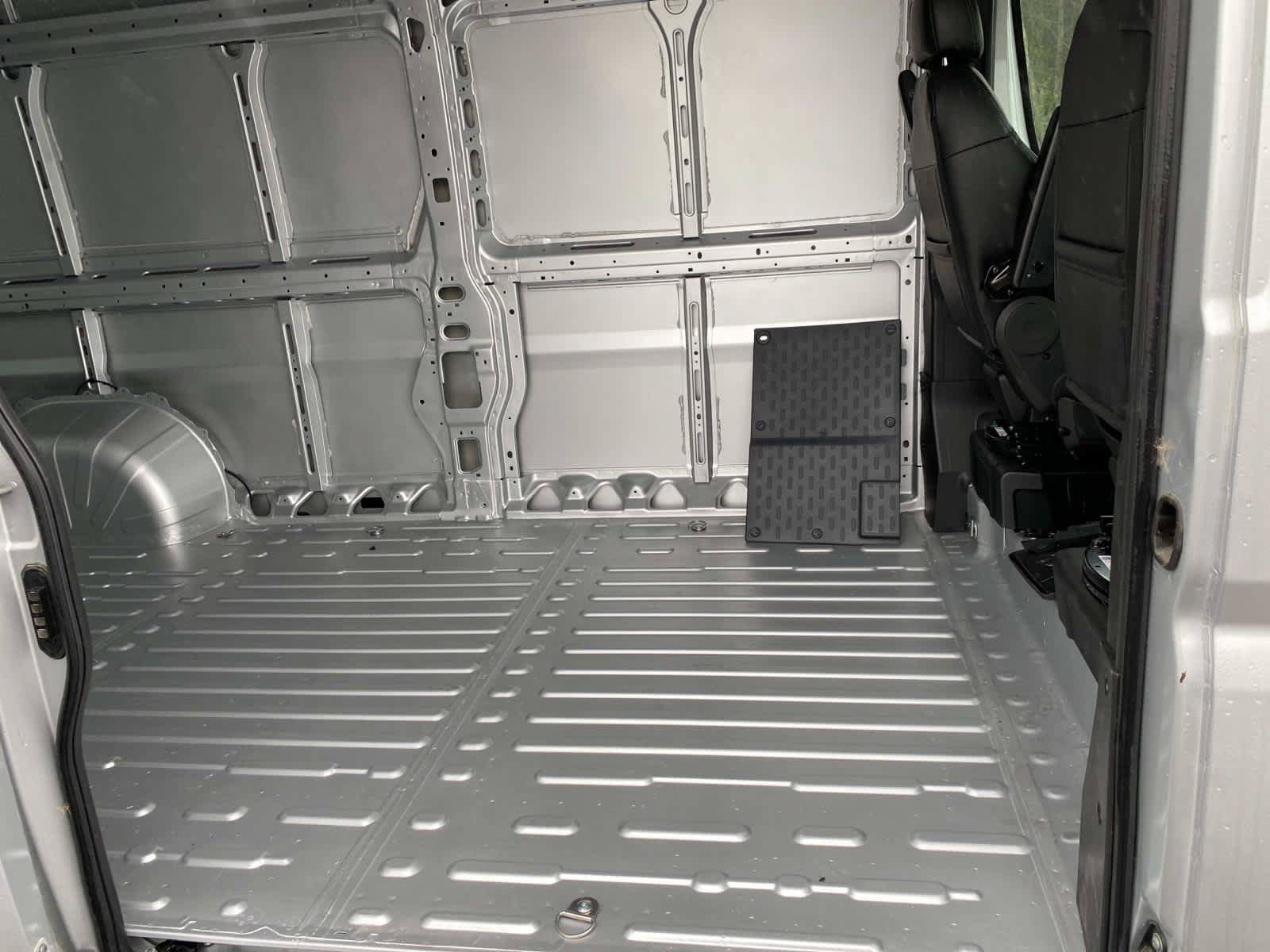 Used 2025 RAM ProMaster 3500 w/ Quick Order Package 22H SLT+ FWD image 26
