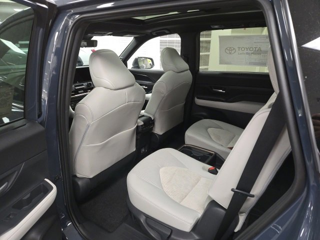 New 2026 Toyota Grand Highlander AWD Hybrid image 17