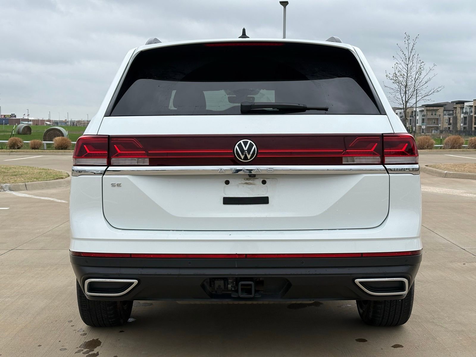 Used 2024 Volkswagen Atlas SE w/ Black Wheel Package image 6