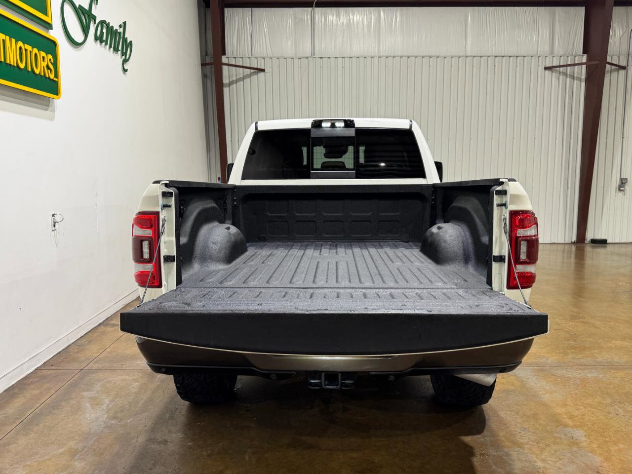 Used 2024 RAM 2500 Limited w/ Safety Group AWD/4WD image 93