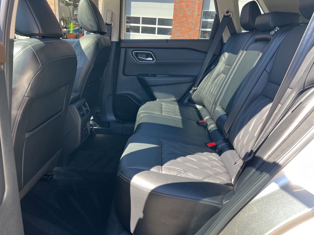 Used 2022 Nissan Rogue Platinum w/ Head-Up Display Package image 26