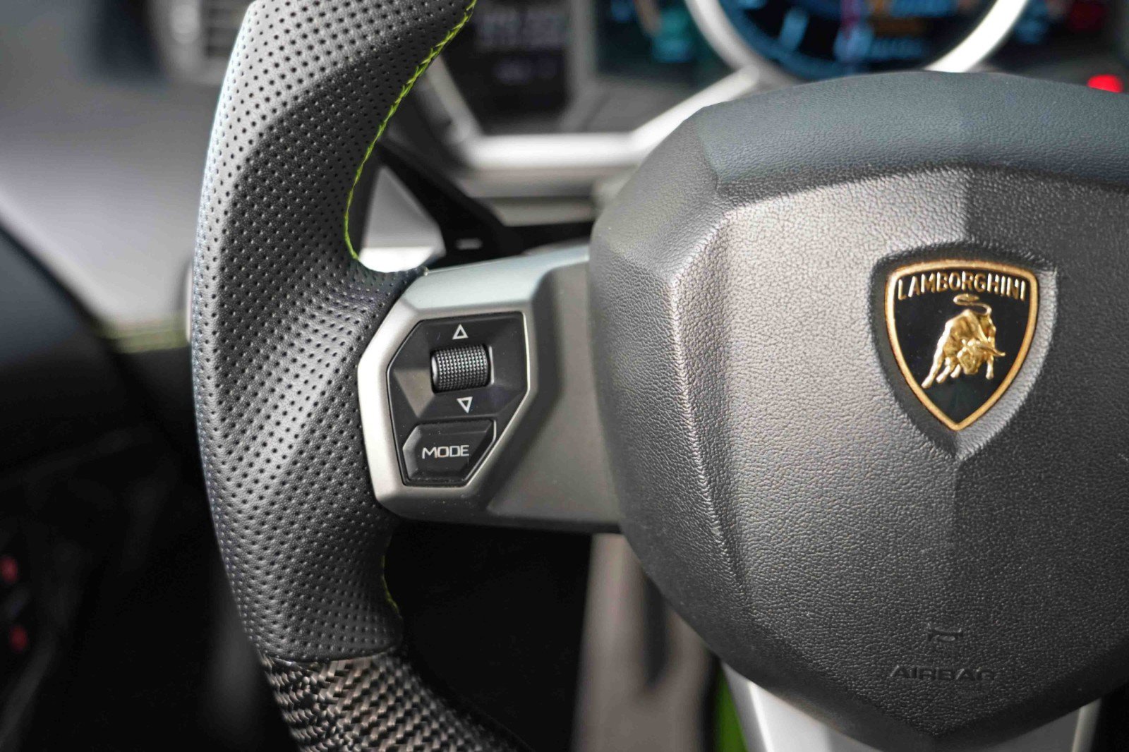 Used 2015 Lamborghini Aventador LP 700-4 image 32