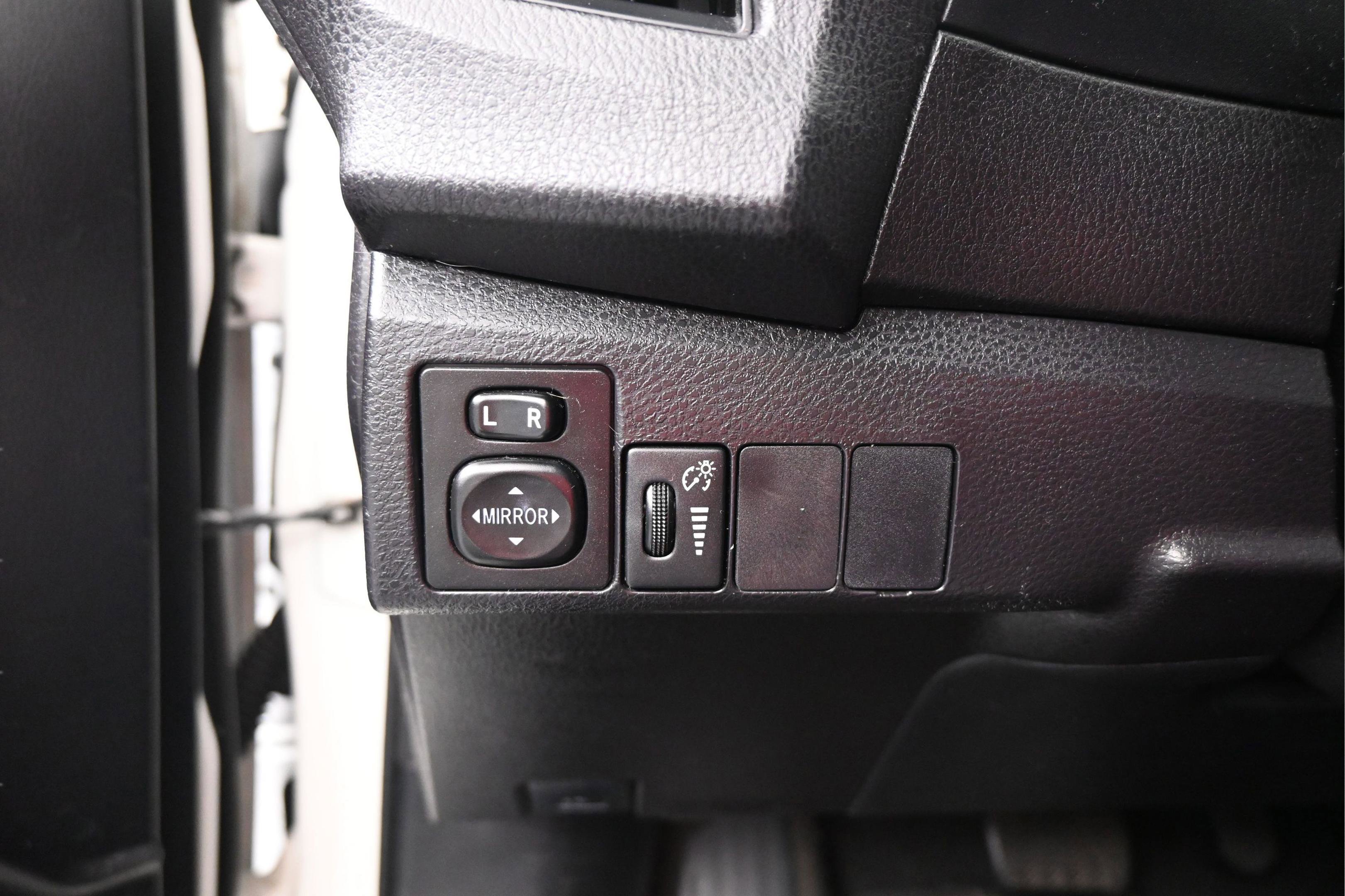 Used 2016 Toyota Corolla L FWD image 32