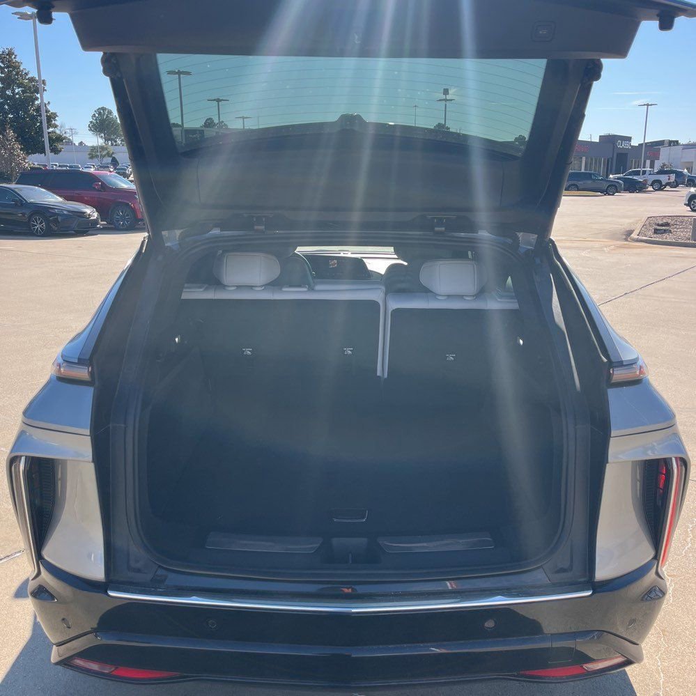 Used 2024 Cadillac Lyriq Luxury image 9