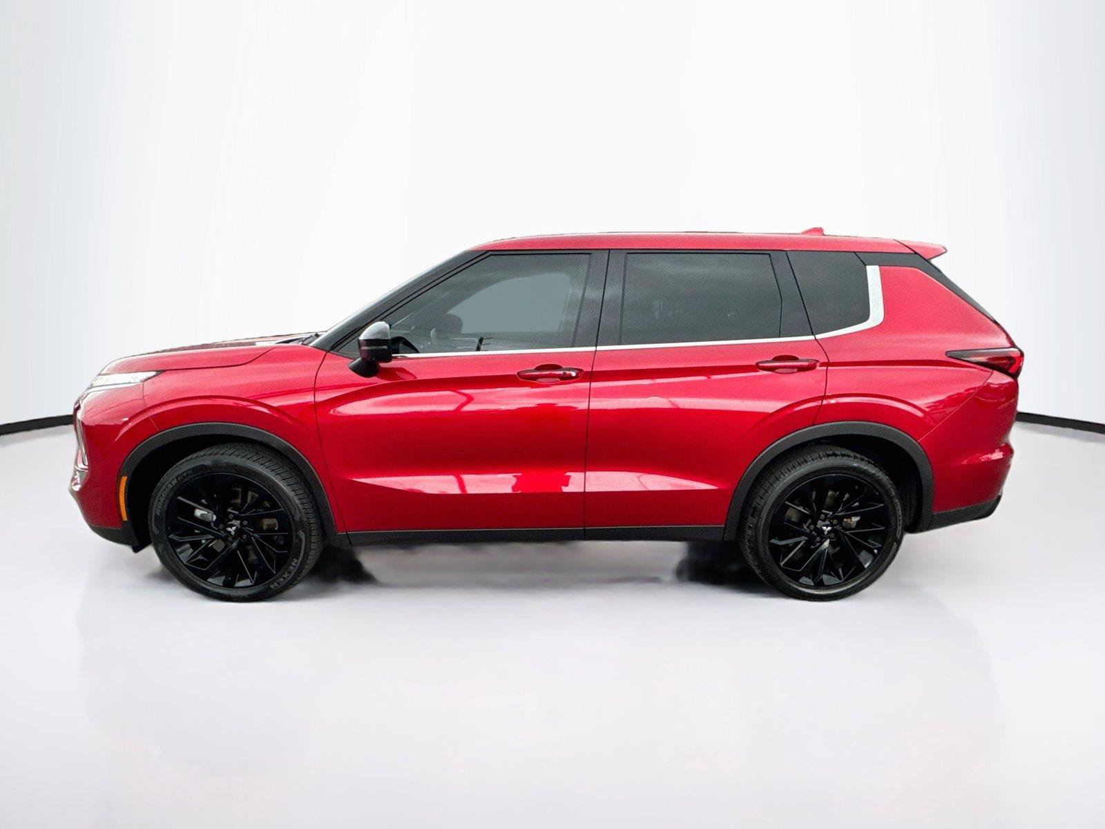Used 2023 Mitsubishi Outlander SE Black Edition AWD/4WD image 2