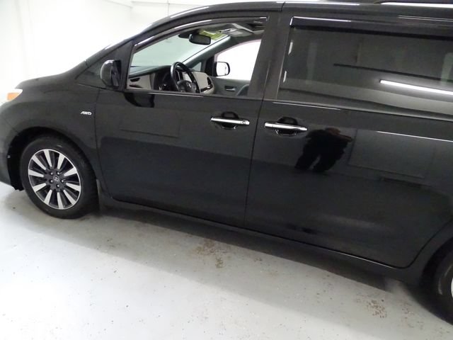 Used 2020 Toyota Sienna XLE Premium AWD/4WD image 17