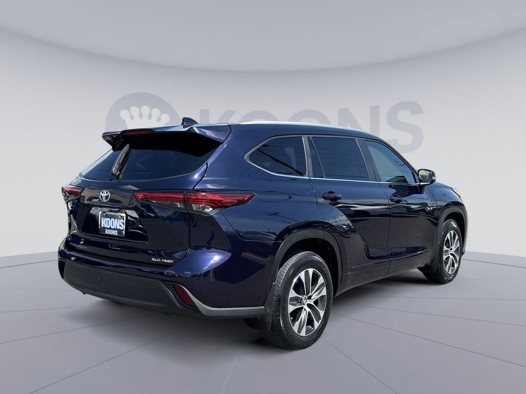 Used 2023 Toyota Highlander XLE AWD/4WD image 7