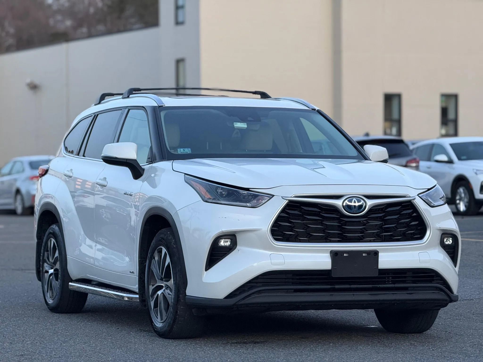 Used 2021 Toyota Highlander XLE AWD/4WD image 1