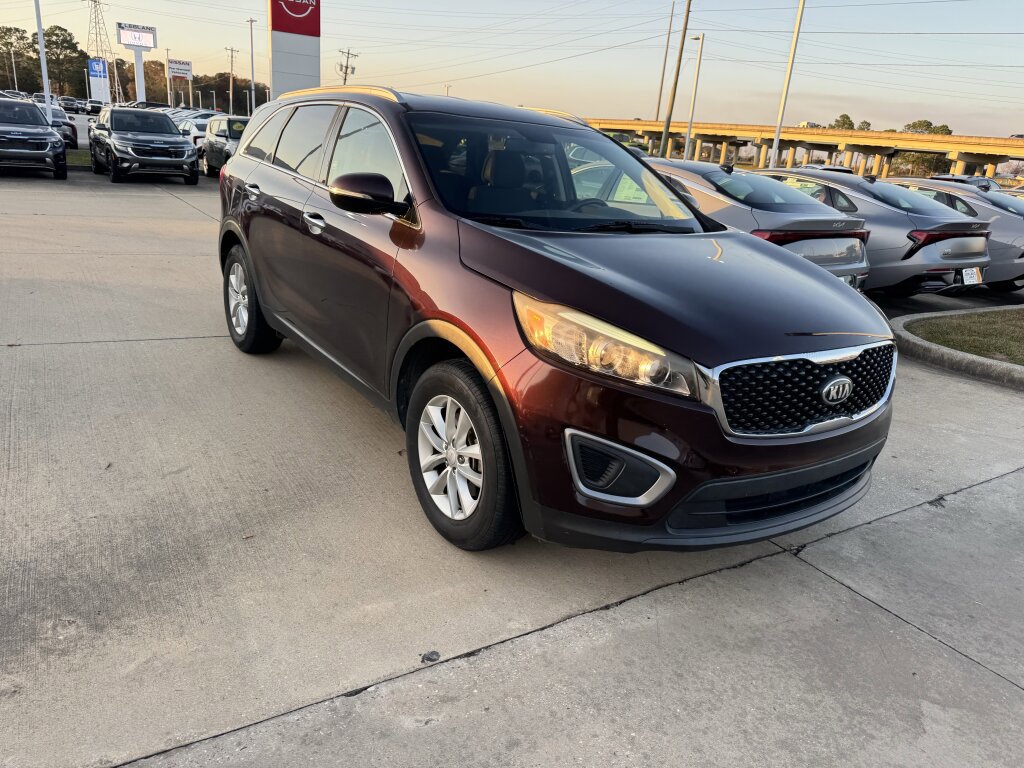 Used 2016 Kia Sorento LX w/ LX Convenience Package image 8