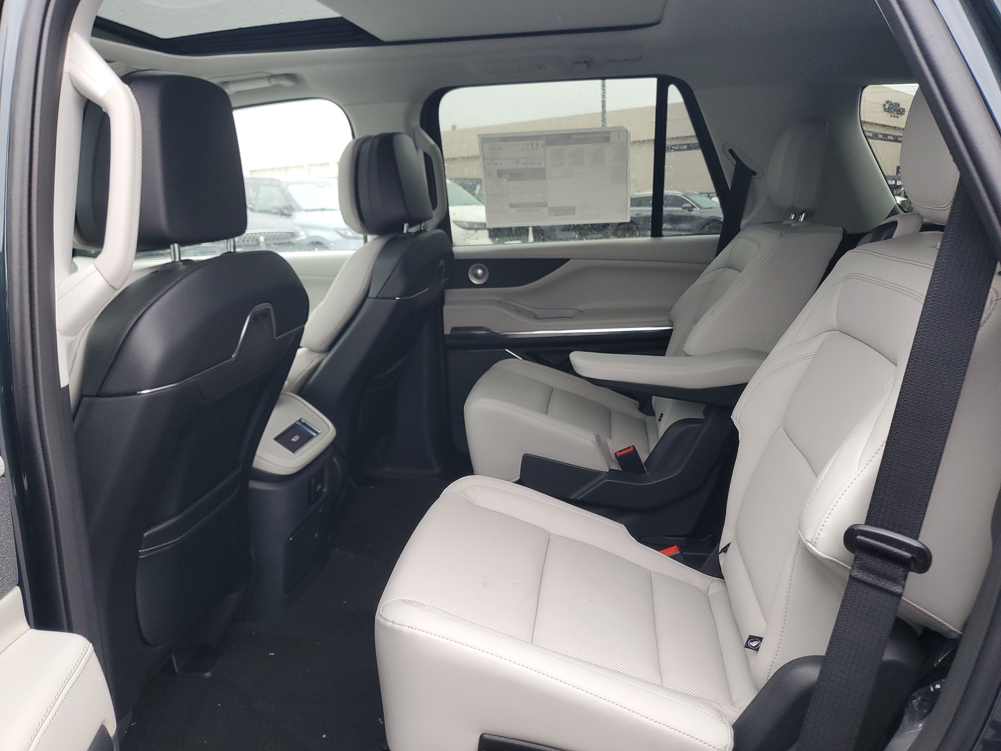 New 2026 Lincoln Navigator Reserve w/ Jet Appearance Package AWD/4WD image 27