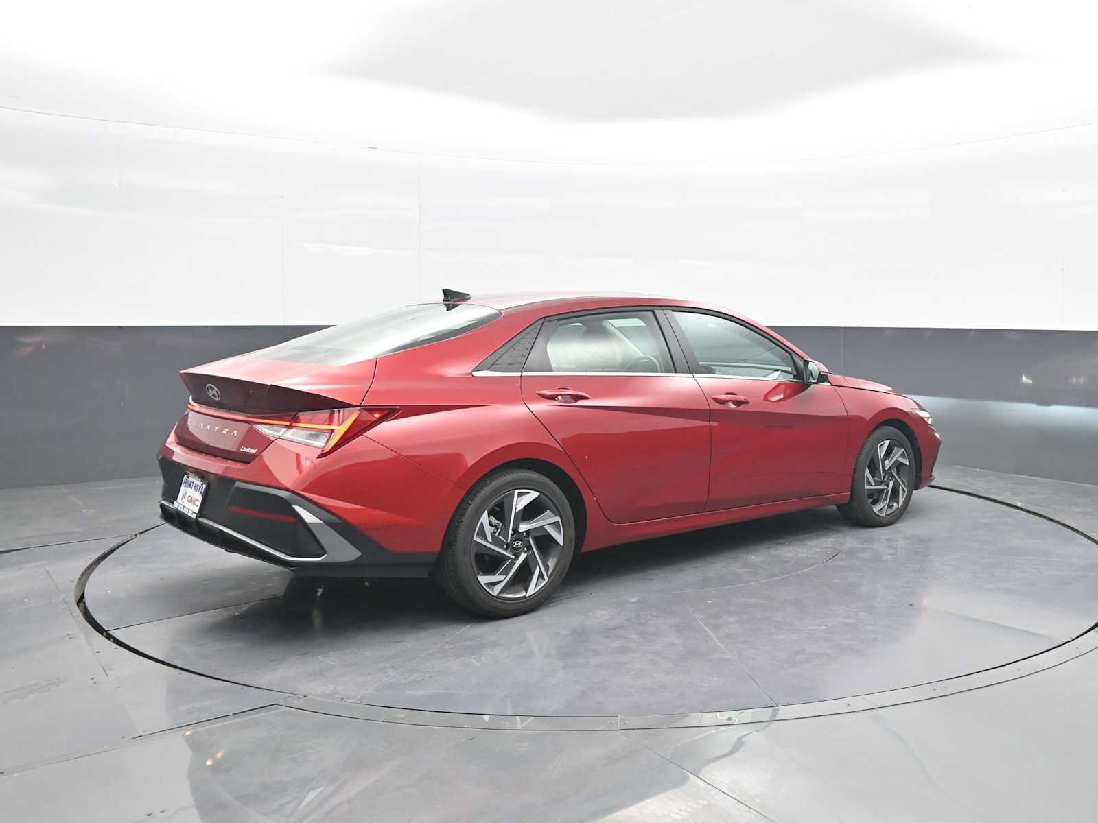 Used 2025 Hyundai Elantra Limited FWD image 8