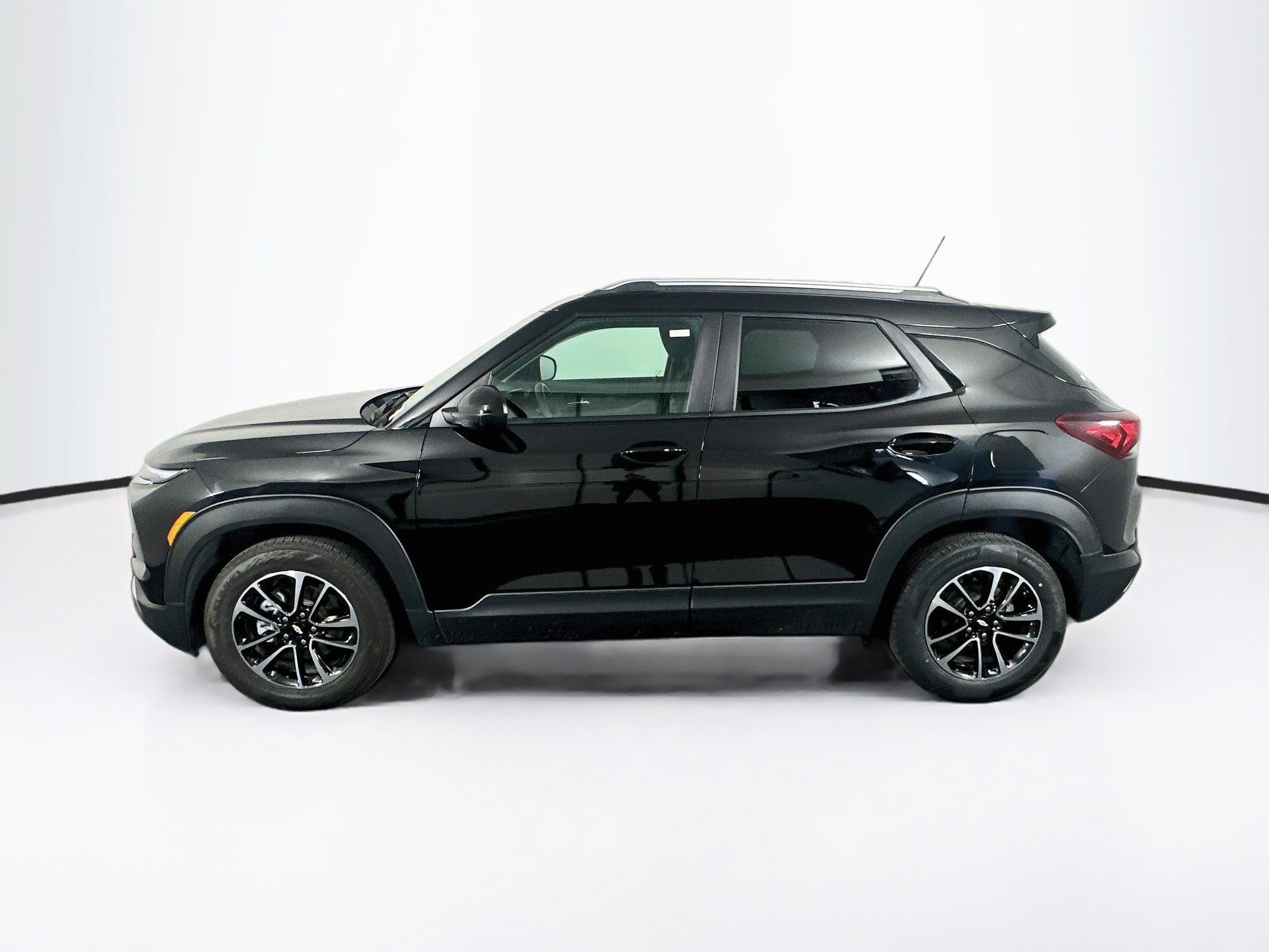 Used 2025 Chevrolet TrailBlazer LT FWD image 4