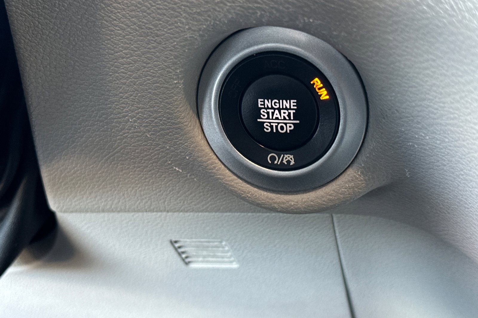 Used 2023 Chrysler Pacifica Touring-L image 25