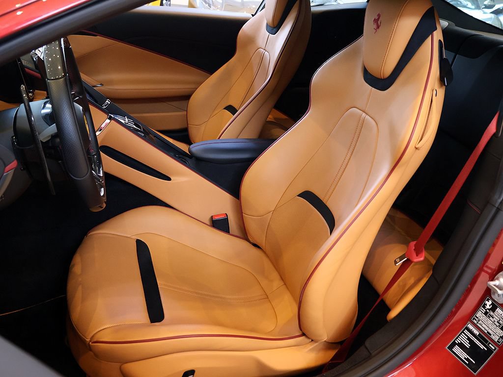 Certified 2022 Ferrari Roma RWD image 5