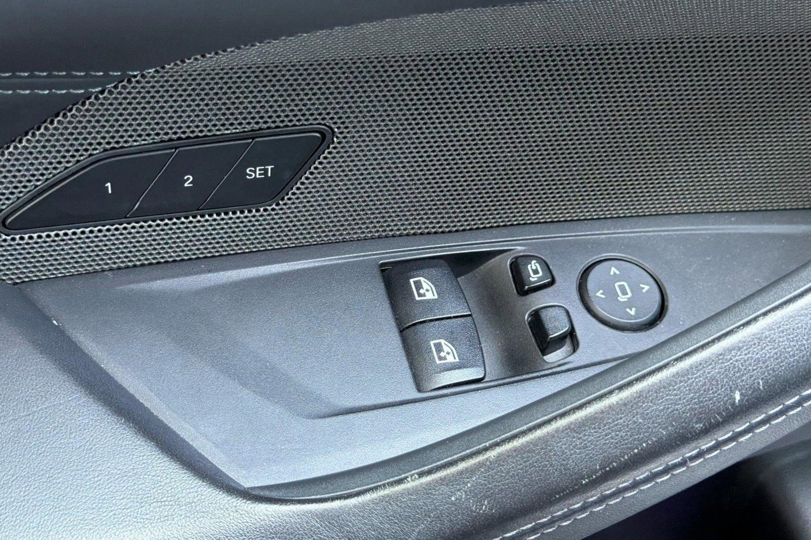 Used 2021 BMW M4 Competition w/ M Carbon Exterior Package RWD image 13