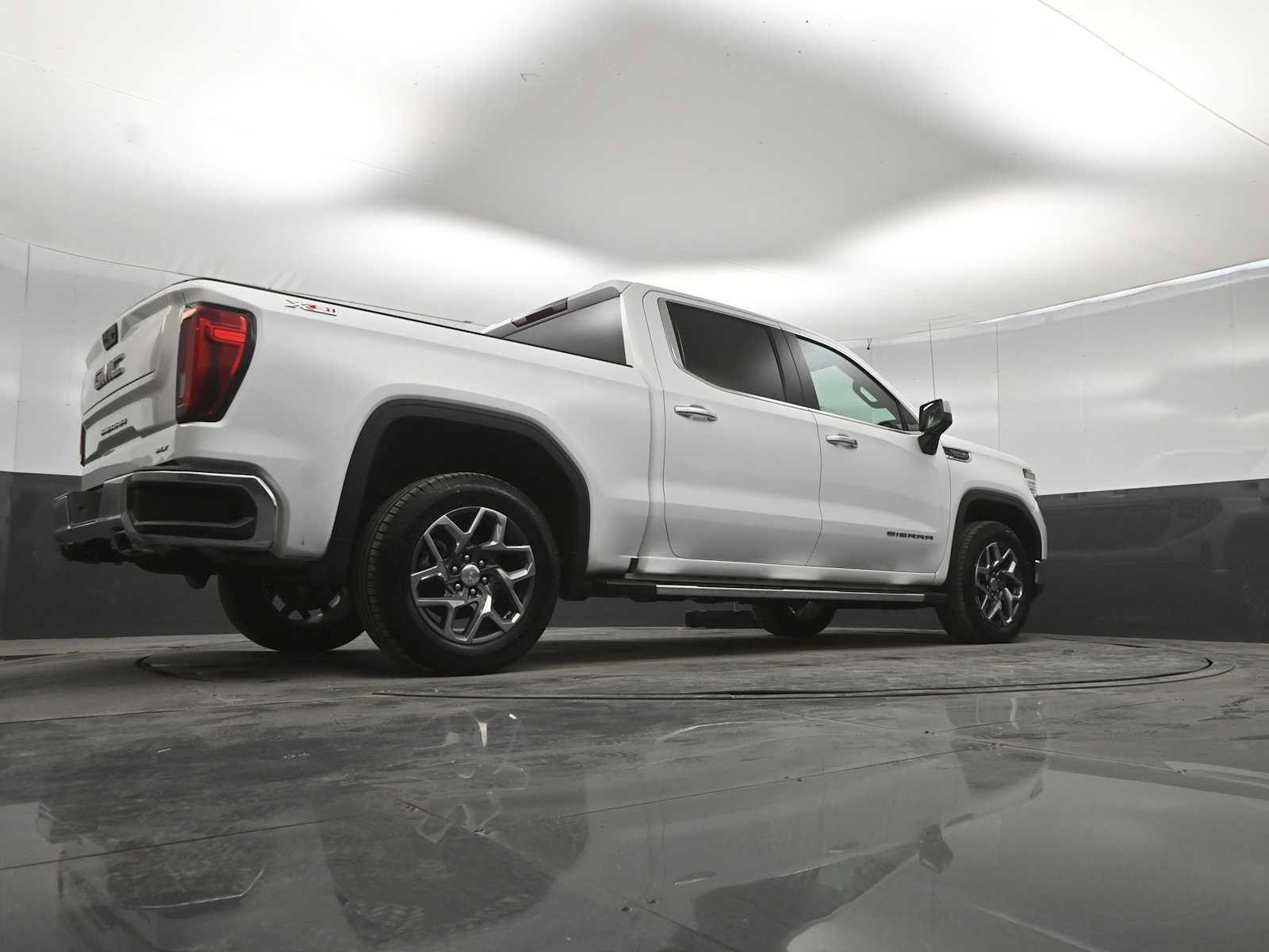 Used 2023 GMC Sierra 1500 SLT w/ SLT Premium Package AWD/4WD image 42