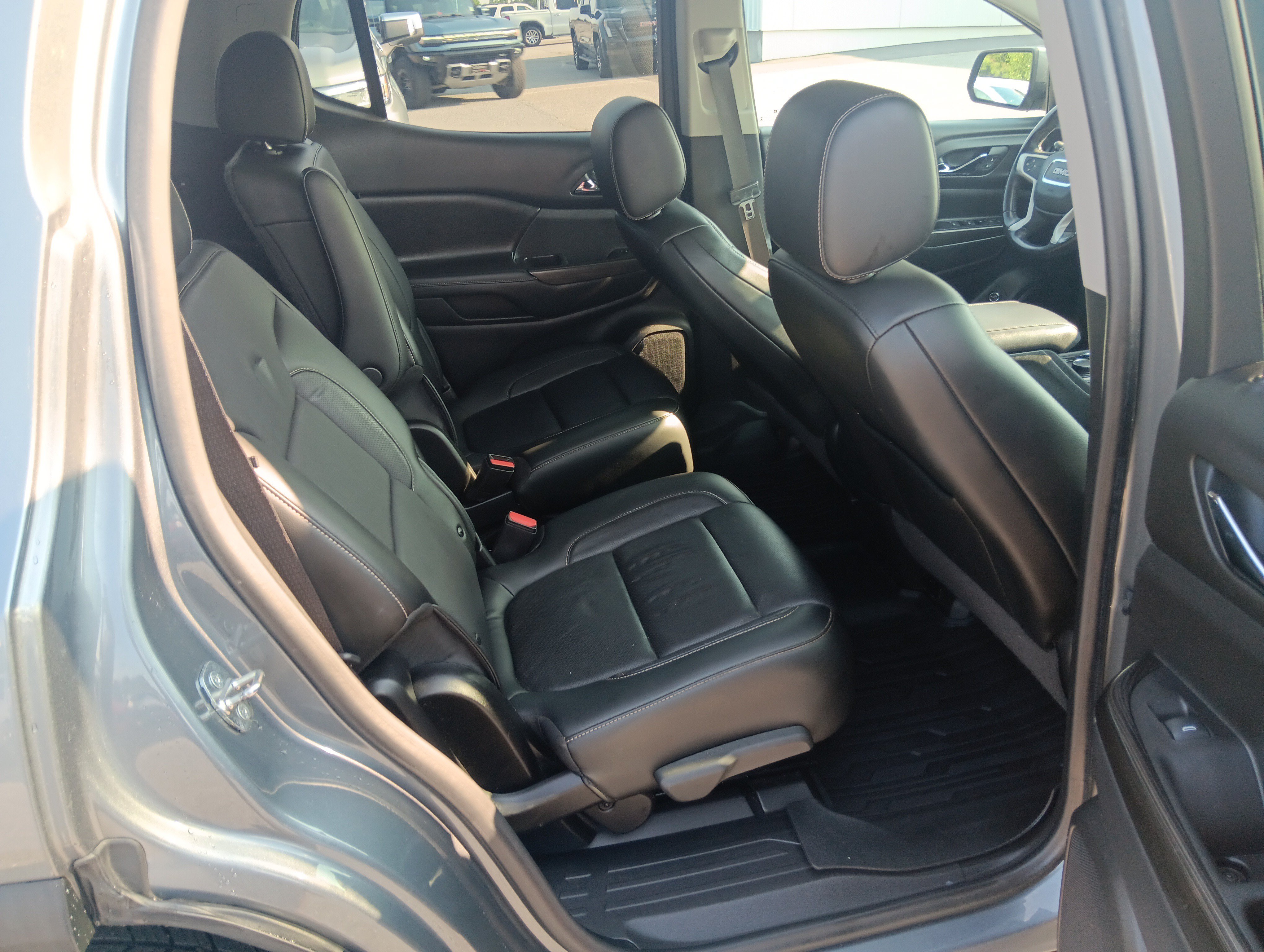 Used 2020 GMC Acadia SLT w/ Trailering Package FWD image 17