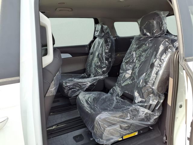 New 2026 Kia Carnival LXS image 17