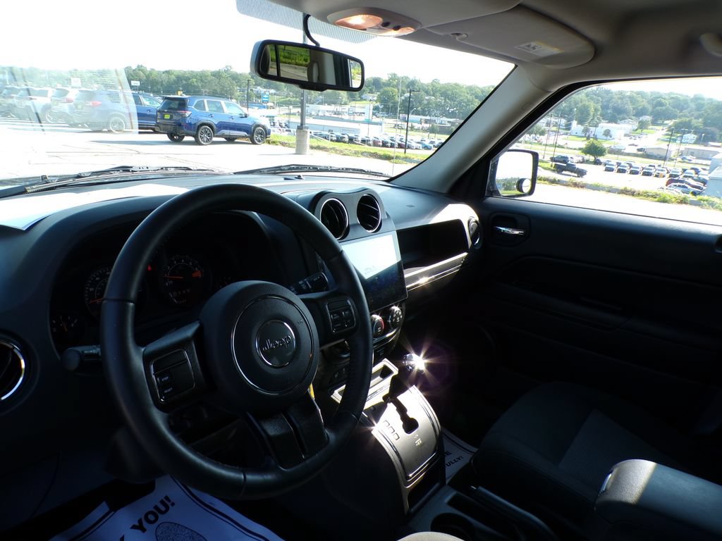 Used 2017 Jeep Patriot Latitude FWD image 9