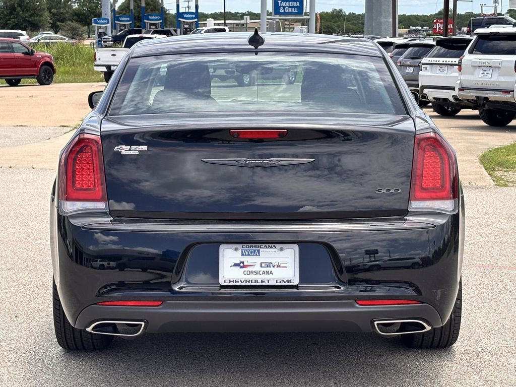 Used 2023 Chrysler 300 Touring w/ Sport Appearance Package RWD image 8