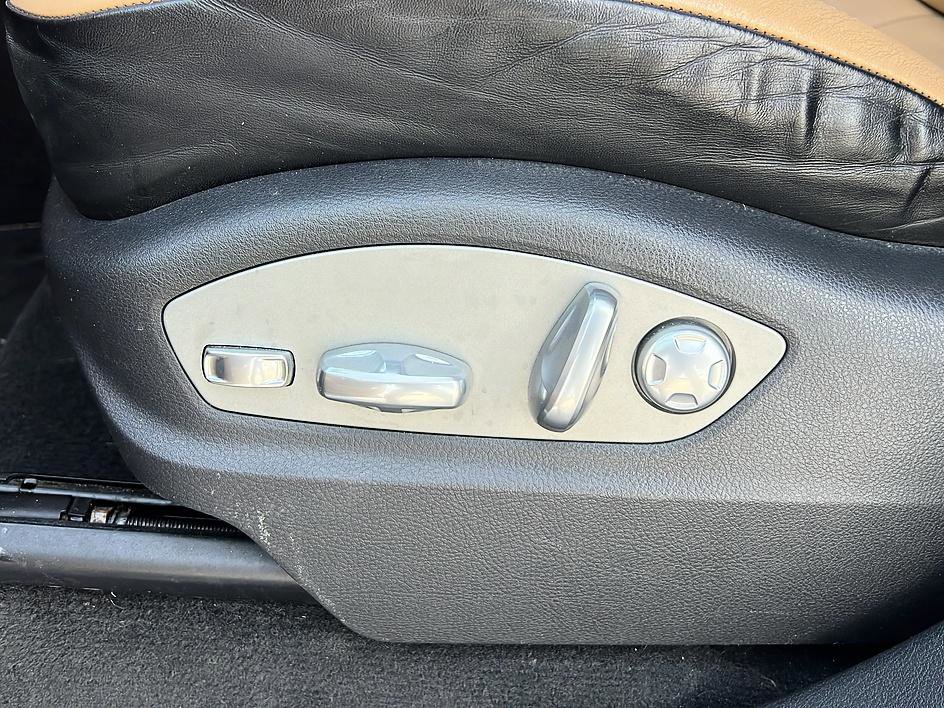 Used 2014 Porsche Cayenne Platinum Edition AWD/4WD image 35