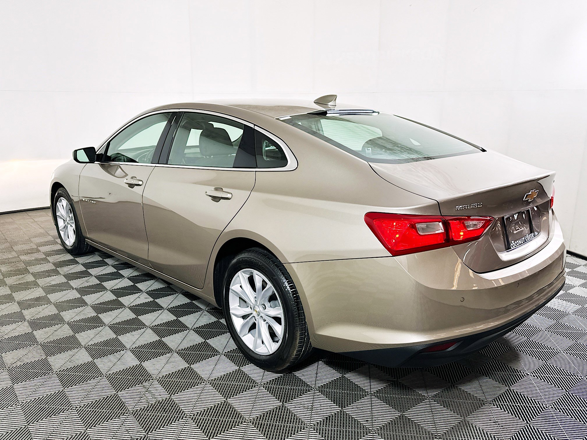 Used 2024 Chevrolet Malibu LT FWD image 5