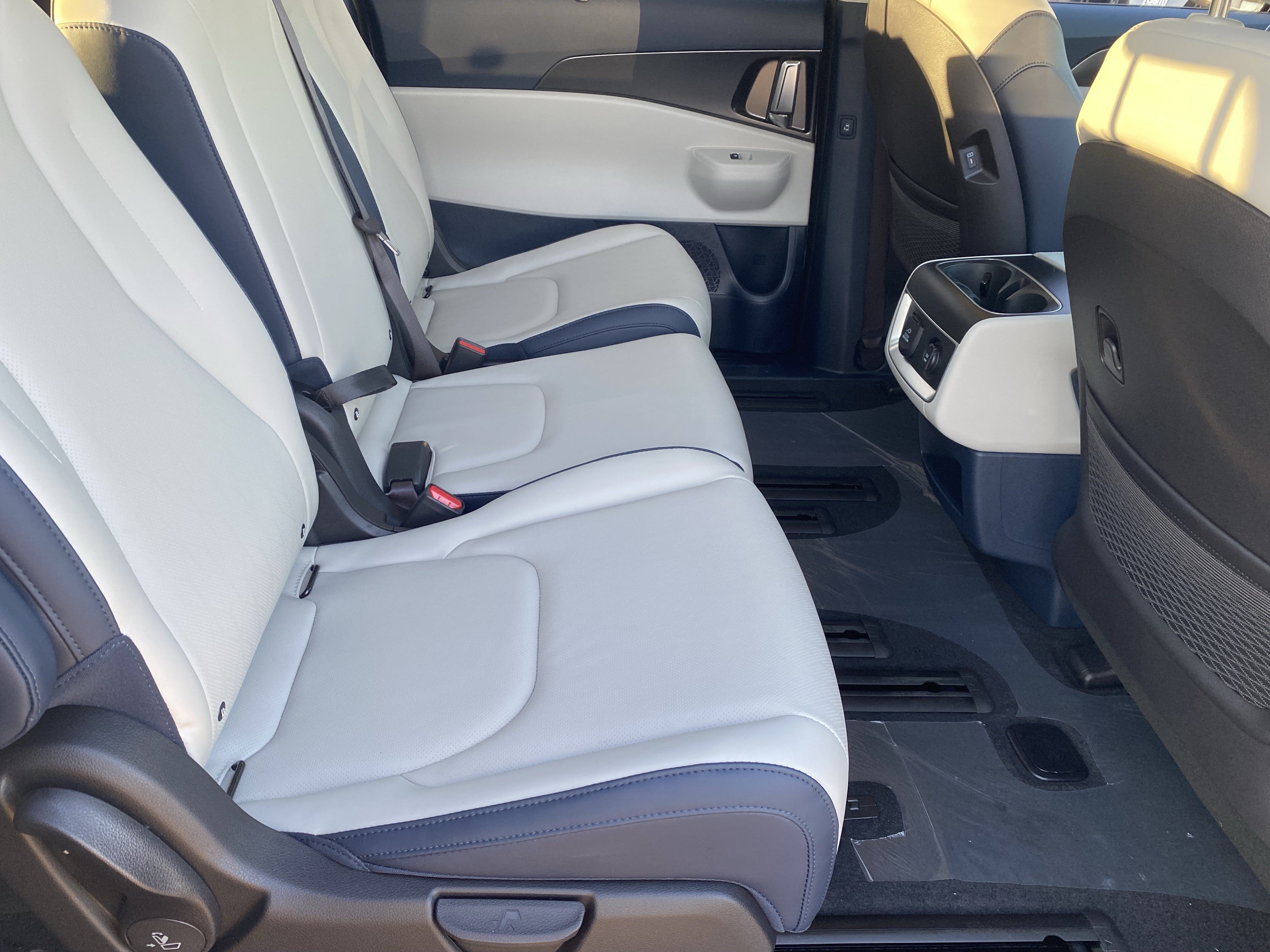 New 2026 Kia Carnival SX w/ SX Dark Edition Package FWD image 11