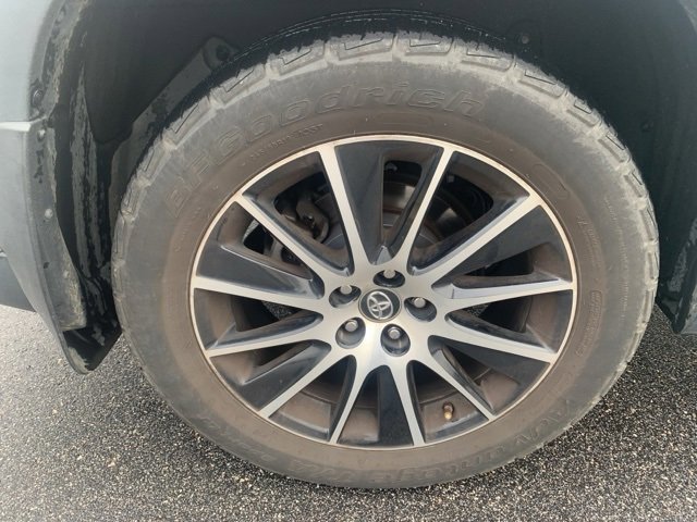 Used 2017 Toyota Highlander SE image 6