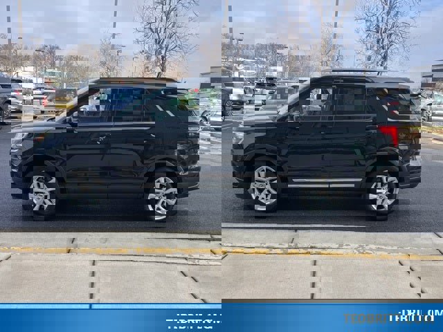 Certified 2018 Ford Explorer XLT w/ Equipment Group 202A image 4