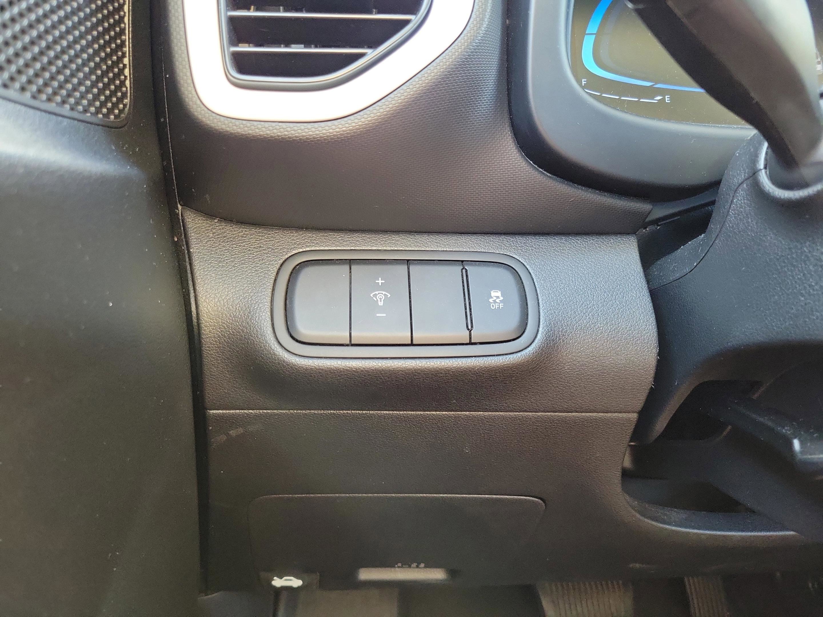 Used 2023 Hyundai Venue Limited image 24