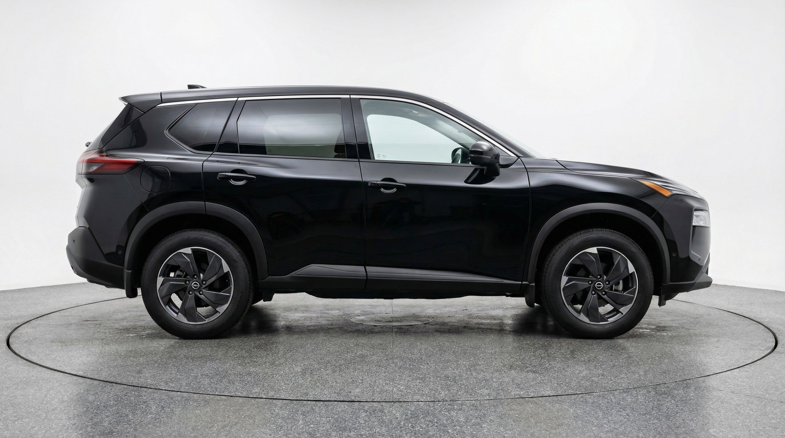 Used 2025 Nissan Rogue SV image 11