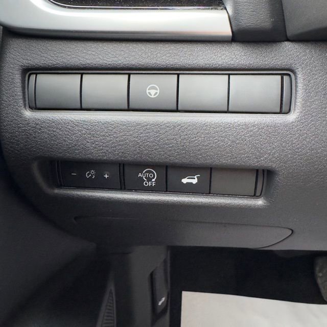 Used 2024 Nissan Rogue SL image 25