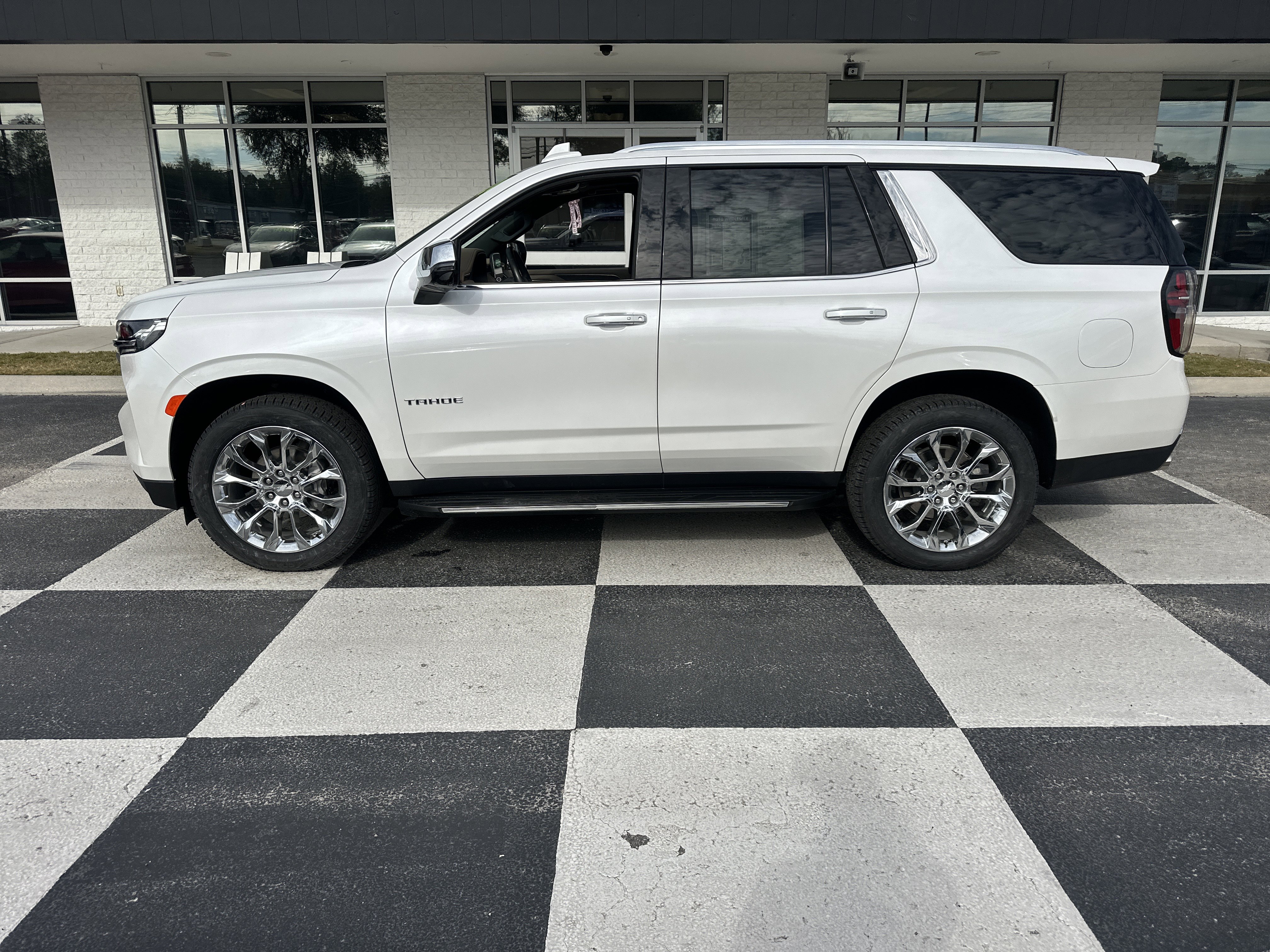 Used 2024 Chevrolet Tahoe Premier image 1